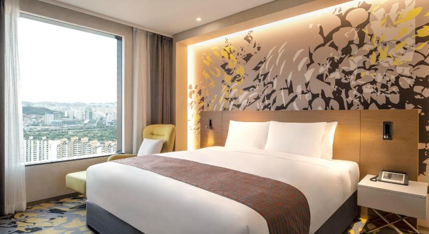 Image of Junior Suite with King Bed 5