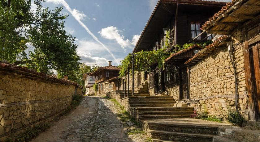 Kodjamanova House — Hotel in Zheravna