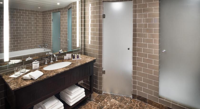 Image of King Rose Garden Suite 2