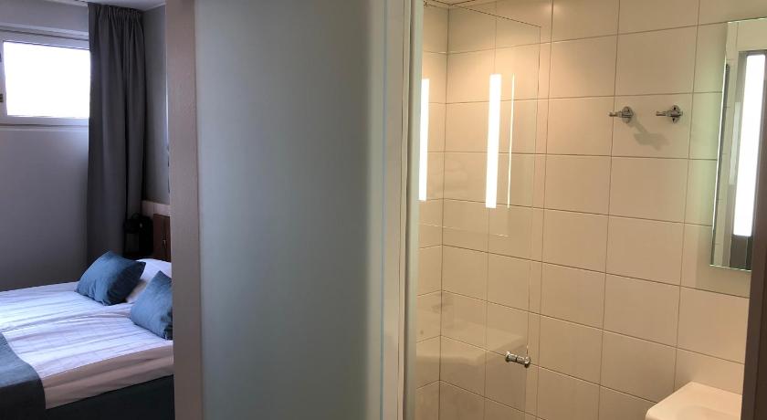 Image of Twin Room Non-Smoking 6