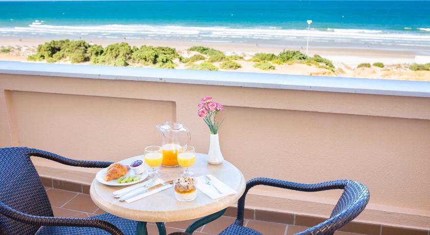 Hipotels Playa La Barrosa - Adults Only