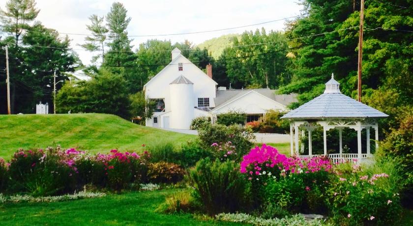 The 1896 House Country Inn - Brookside &amp; Pondside — Hotel in Williamstown (MA)