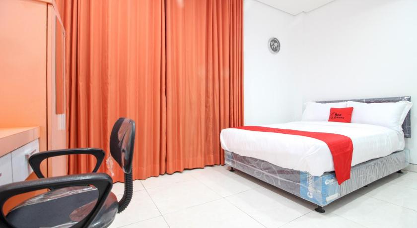 RedDoorz Plus Affandi Gejayan Guesthouse bed and breakfast
