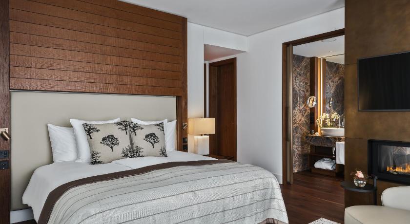Image of Contemporary Family Suite 3