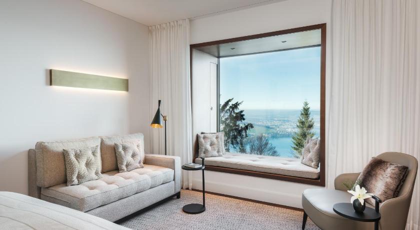 Image of Contemporary Lake View Panorama Suite 3