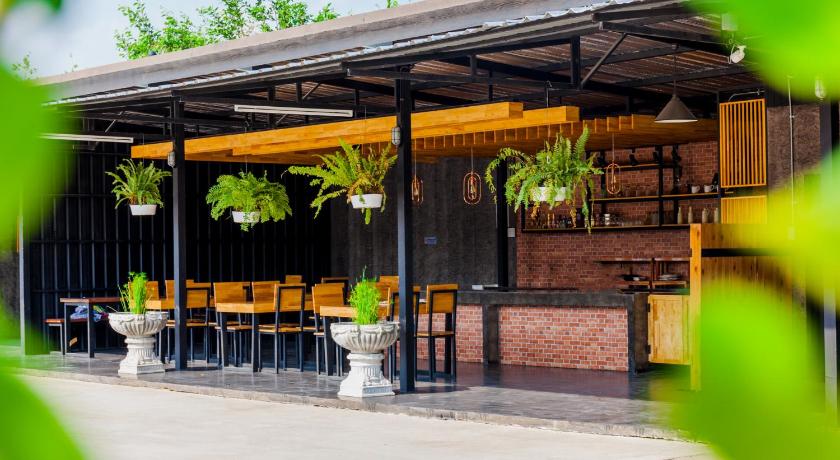 ラチャブリー The sun resort Ratchaburi 2つ星 ホテル 外観