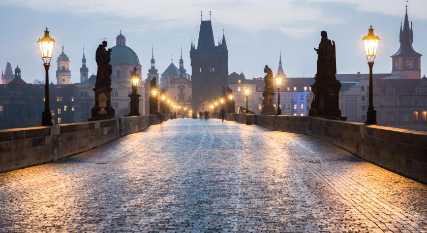 MOODs Charles Bridge 