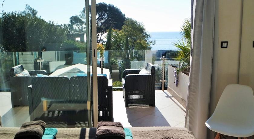 Image of Family Room with Sea View 1