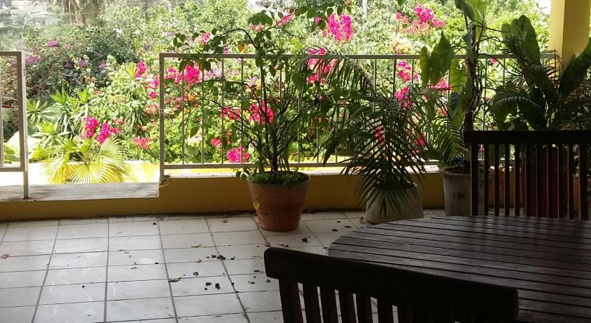 Gaia's Garden B&B Abidjan photo