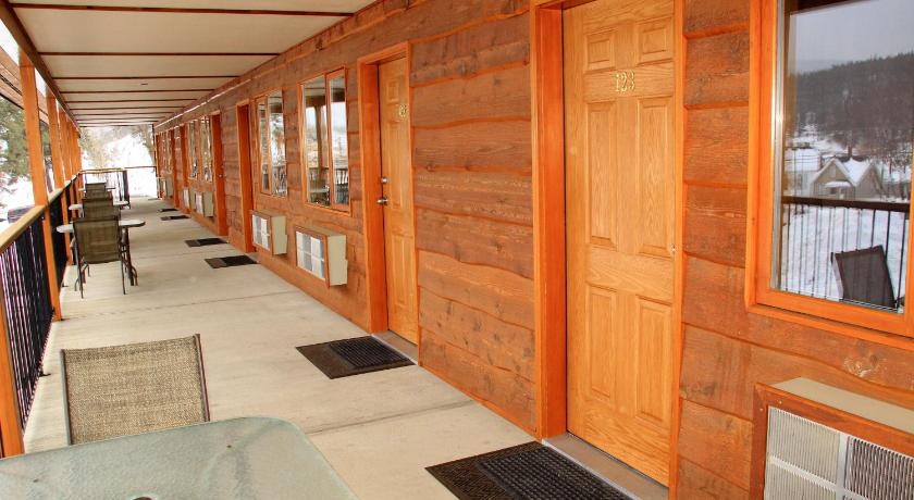 Cariboo Lodge photo
