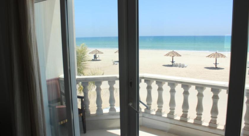Image of Deluxe King Room with Sea View and ‎Balcony 3