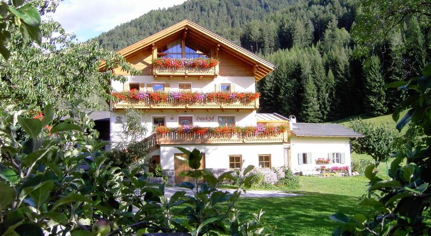 Ganoihof apartments — Hotel in Funes