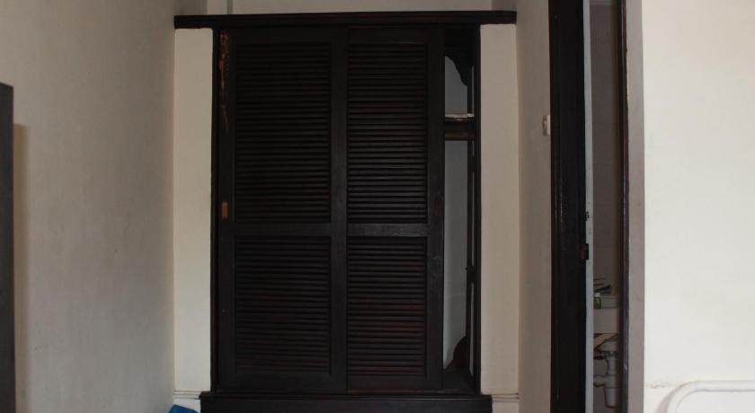 チェプ Hotel Ronggolawe 1つ星 ホテル プール