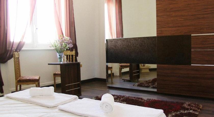 Image of Family Suite (2 bedrooms) 12
