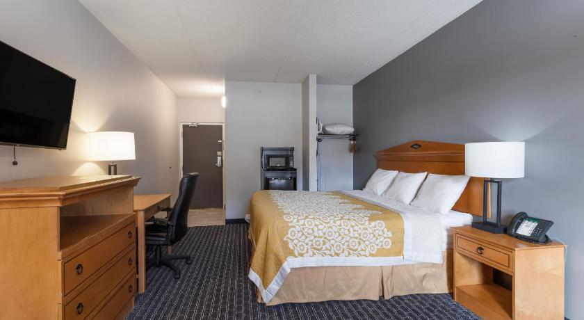 Days Inn & Suites by Wyndham Lancaster Amish Country