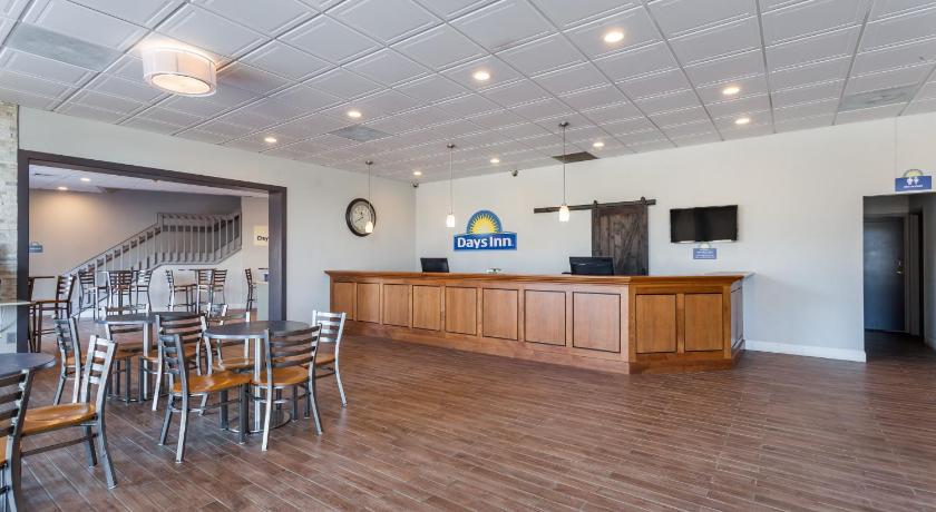 Days Inn & Suites by Wyndham Lancaster Amish Country