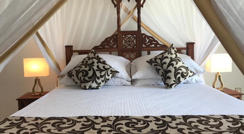 Isla Bonita Beach Resort photo