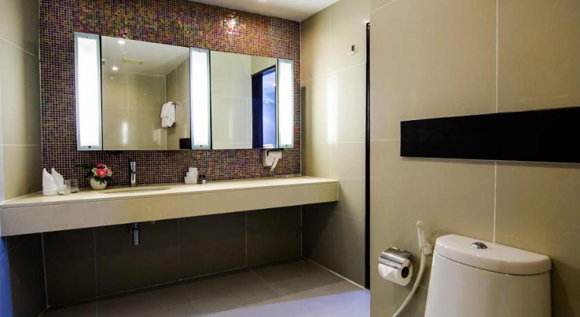 Image of Corner Deluxe Ocean View Room 8