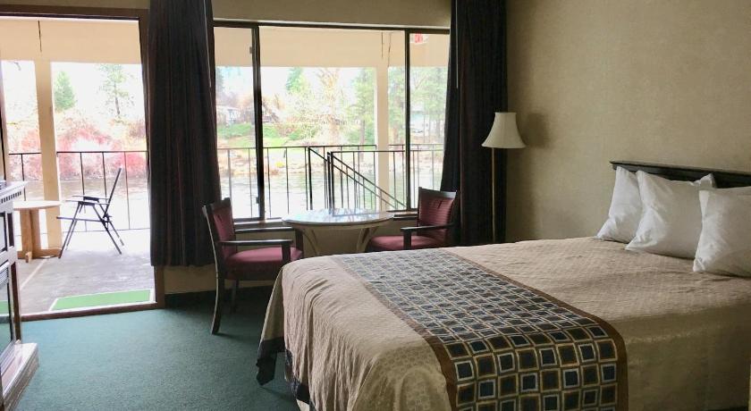 River's Edge Lodge photo