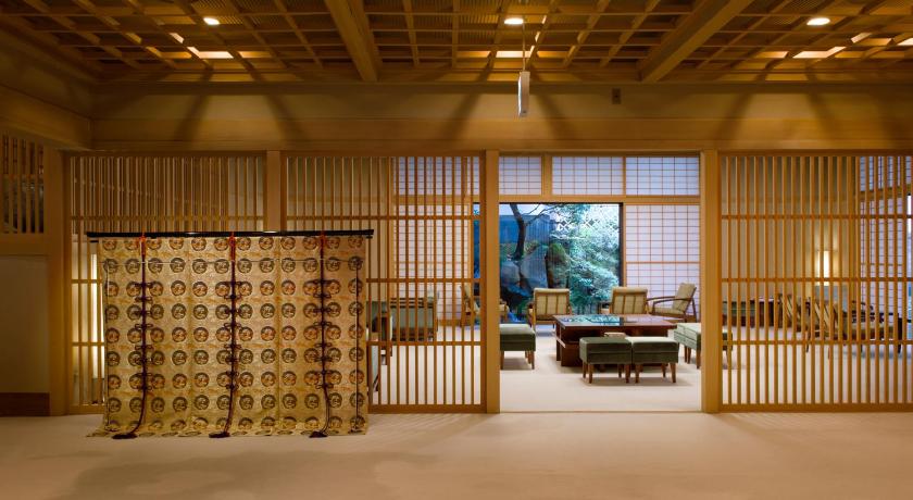 a room with a large window and a large wooden table, Oku-Yugawara Tsubaki in Yugawara