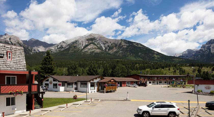 Rocky Mountain Ski Lodge