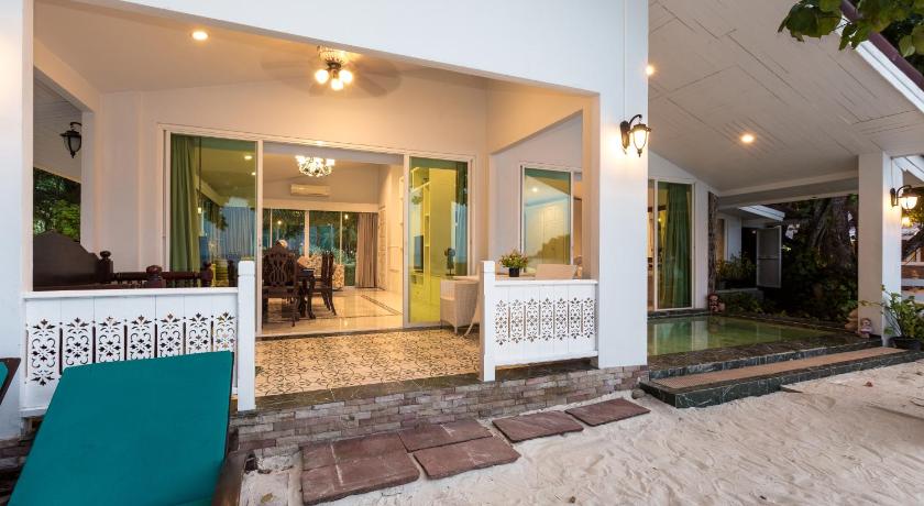 Image of Beachfront Suite 16