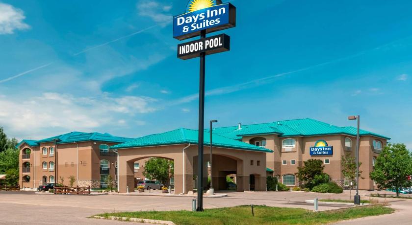 Days Inn &amp; Suites by Wyndham Brandon — Hotel in Brandon (MB)