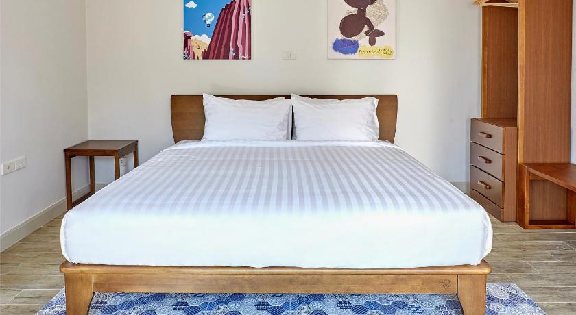 Image of Deluxe King Suite 4