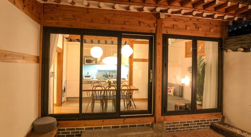 서울 JAY Hanok ㅡ 3BR 3Bath ㅡ 8min from Anguk STN 4성급 숙소 외관