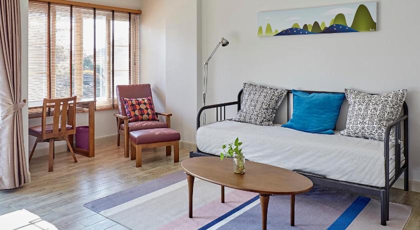 Image of Deluxe King Suite 3