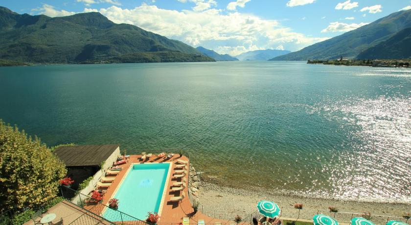 Hotel Regina — Hotel in Gravedona