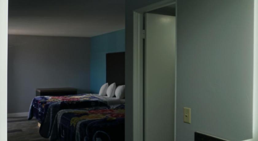 Thunderbird Motel photo