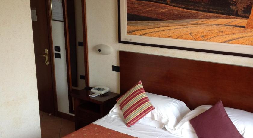 Фото: Двухместный номер эконом-класса с 1 кроватью - Без завтрака (Economy Double Room Without Breakfast) 4