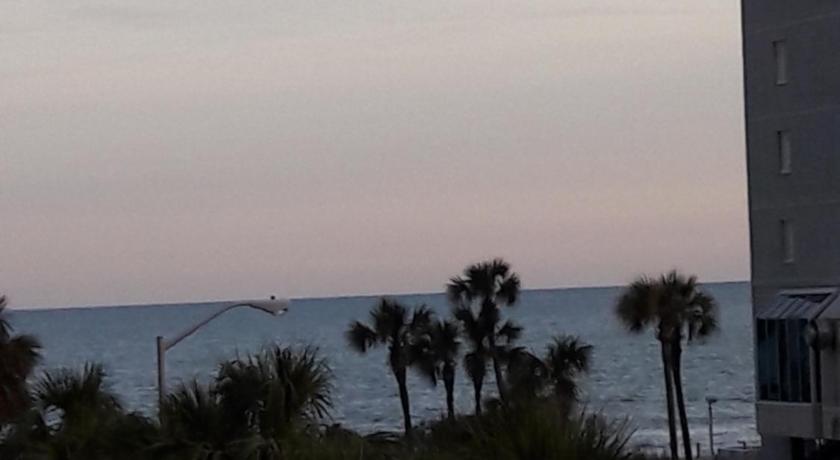 Ocean Waves Hotel photo