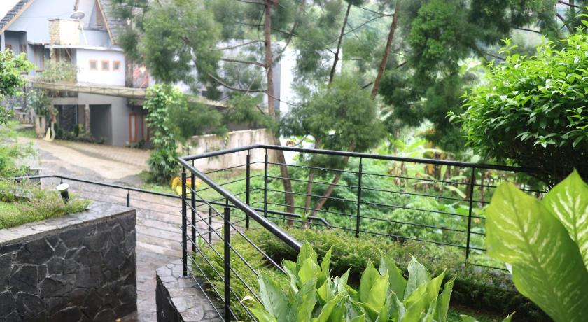 Villa Babeh In Bandung Room Deals Photos Reviews - 