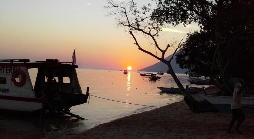 Sunset Guest House & Bar photo