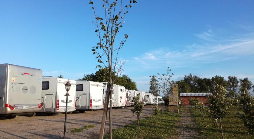 Camp Salas Farma 47 Cenej — Hotel in Novi Sad