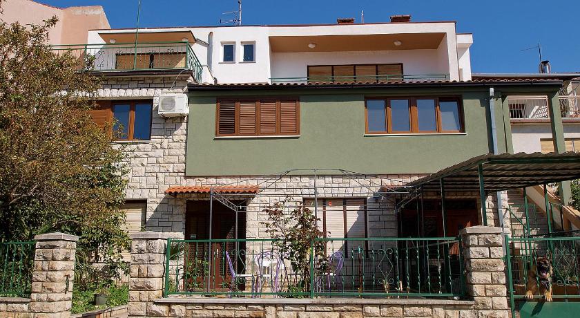 Apartment 826 - image 11