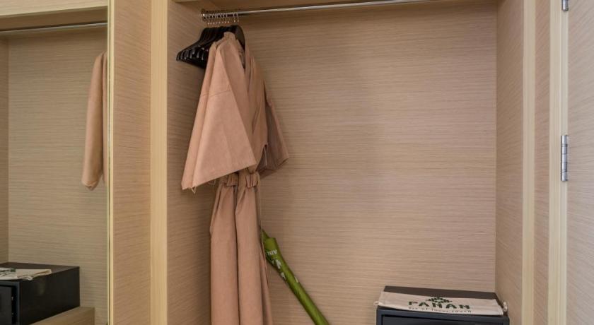 Image of Deluxe Premier King Room 13