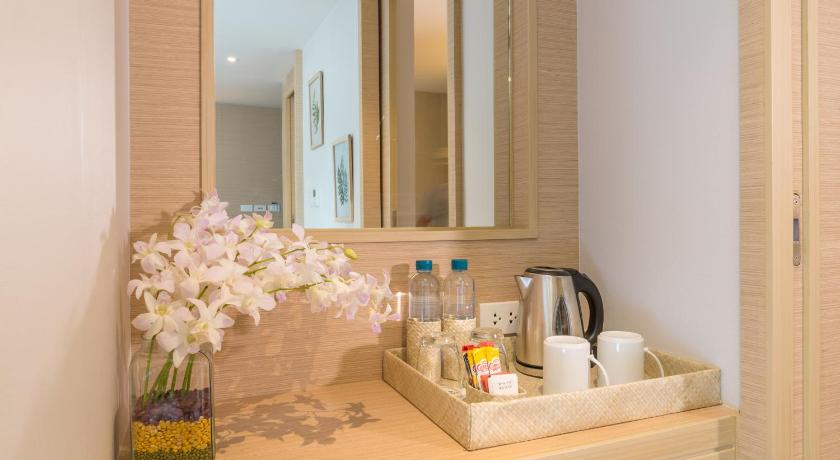 Image of Deluxe Premier King Room 10