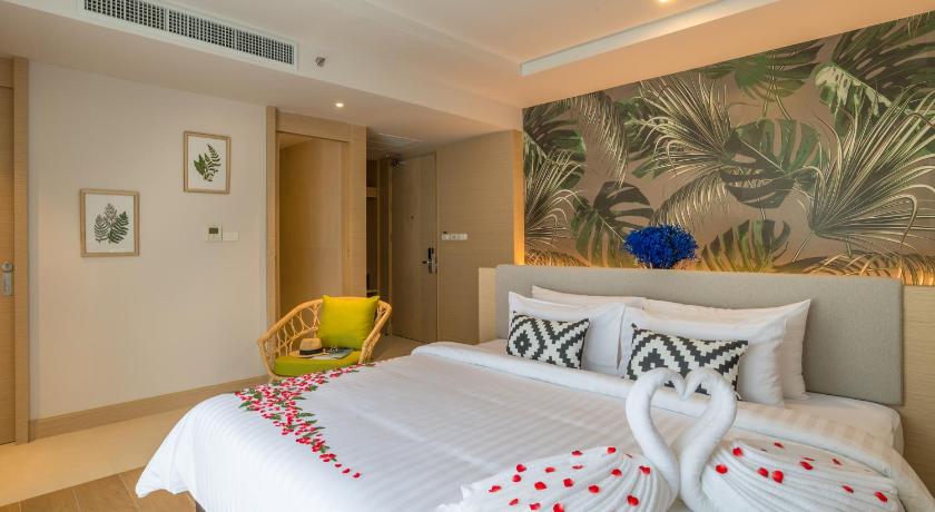 Image of Deluxe Premier King Room 4