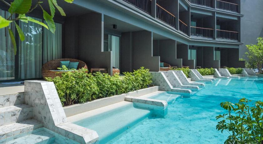 Image of Deluxe Pool View Room 17