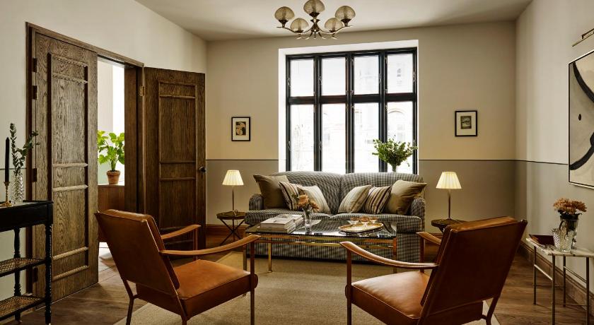 Image of Sanders Suite 0