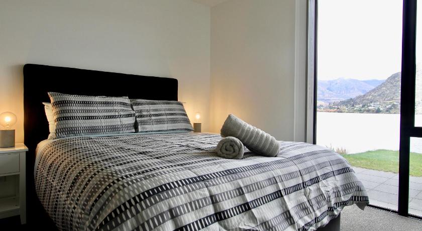 Lakeside View Apartment photo