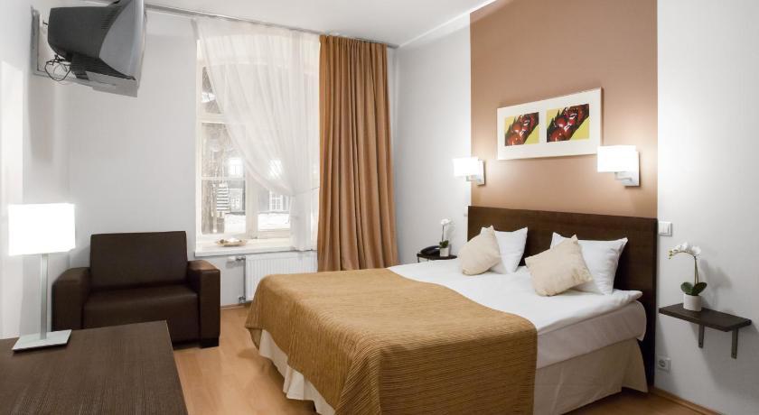 Image of Standard Street View Triple Room 0