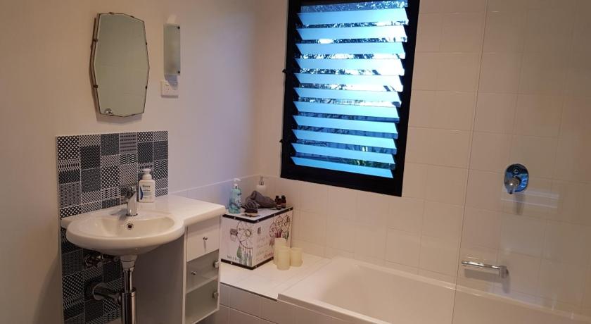 Sinclair Eco House photo