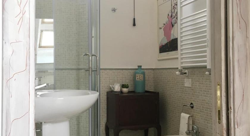 Image of Double or Twin Room with Private External Bathroom 9