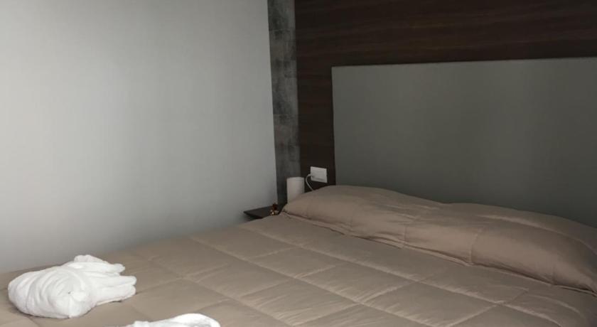 8room Hotel