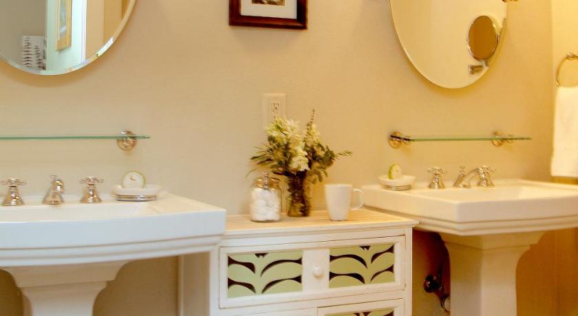 Coho Cottages photo