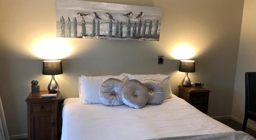 Lake Brunner Longhouse — Hotel in Moana